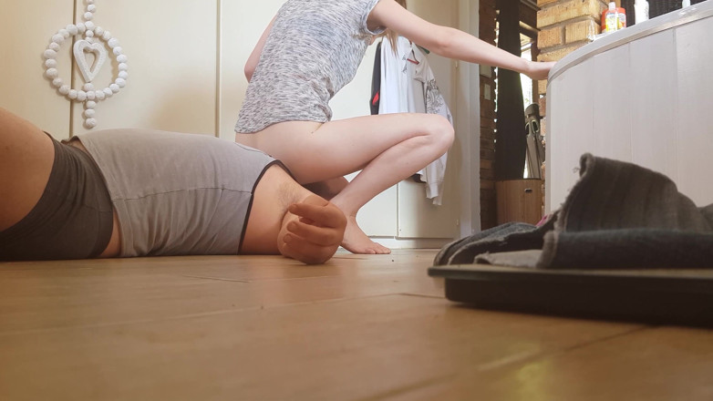 Alicia Robertz: นั่งบนหน้าและขี่หน้า