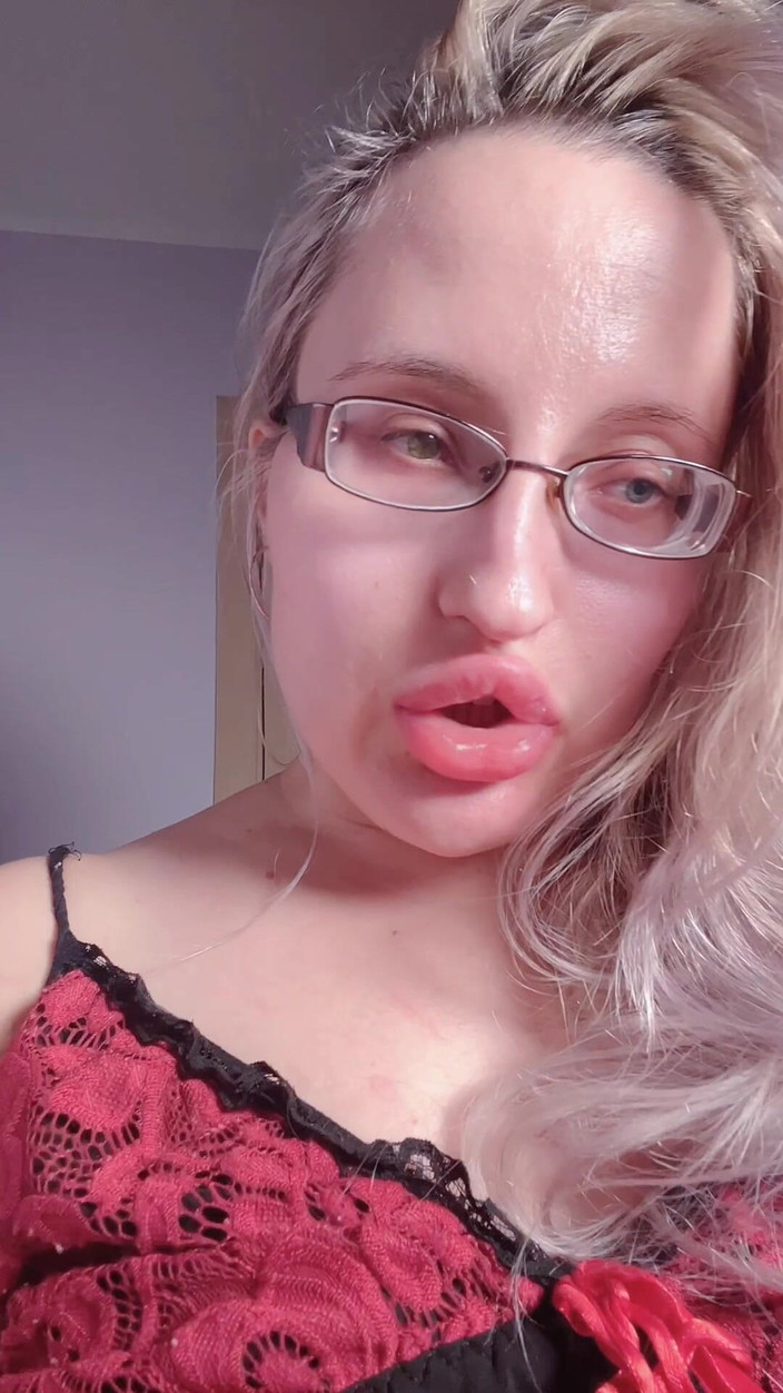 FinDom Goaldigger: Ossessione labbra provocante