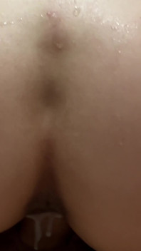 Coño cremoso en el baño