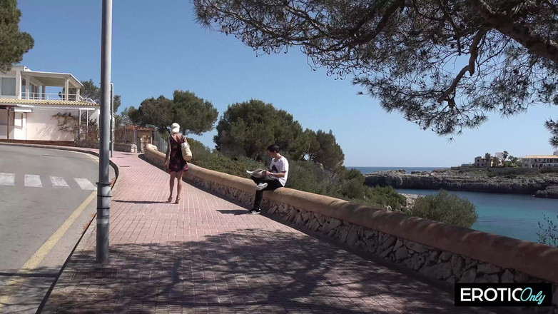 MILFFreaksX: Spontanément baise, MILF affamée au bord de la route donne...