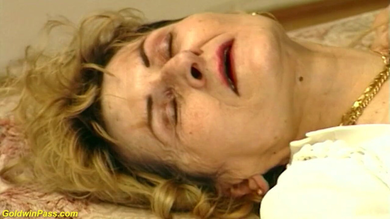 Goldwin pass: Sexy hairy 82 years old stepmom hardcore doggy style
