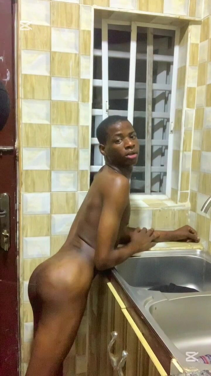 Big_brown: Nečekaná zábava, ošukaná v kuchyni hetero kamarádem