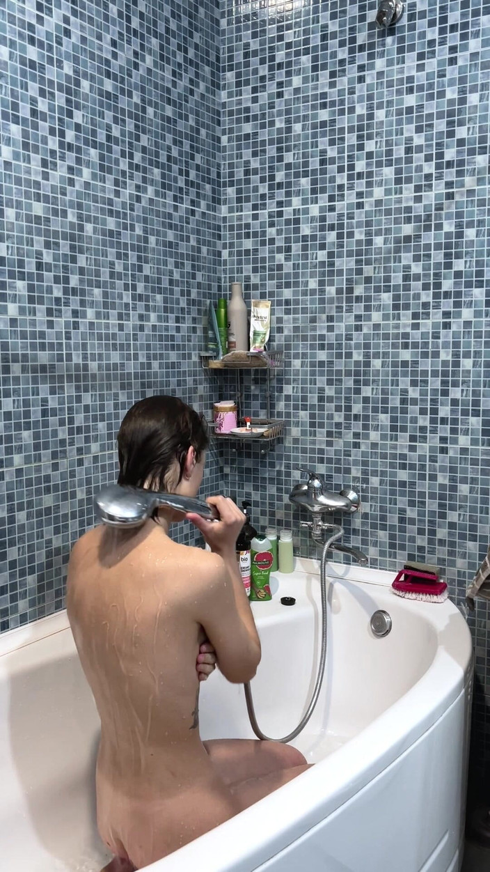 Karafuto404: Een snelle douche?