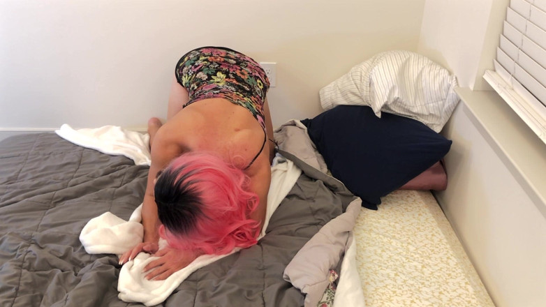 Sissy Bailey Wilde: Un gode de tapette suprêmement sexy se fait baiser et...