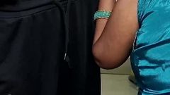 Condom Delivery Boy Showed Demo to Bhabhi Enjoyed Fucking
