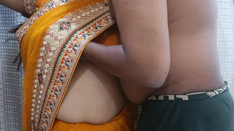 Catchybusty: Aku melepas saree kakak iparku lagi asik muasin memeknya