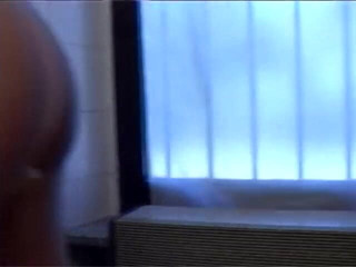 XTime Solo: Pissen, anale masturbation in amateur-toilettenvideo