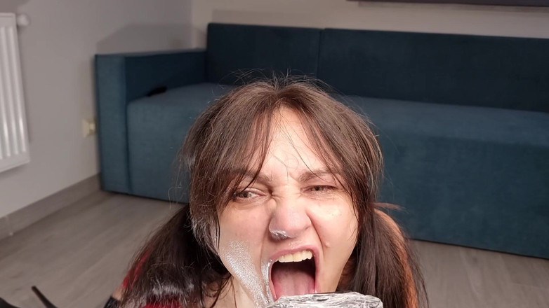 Hot Wife Nikole: Mujer madura depravada vestida de rojo