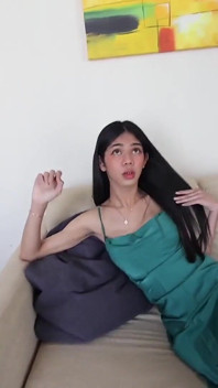 Ladyboystar - dünner dunkelhaariger ladyboy macht ihren mund zu einem zuhause für meinen schwanz