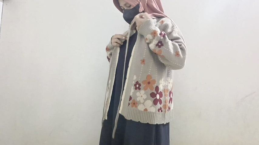 Viral! Hijab Teacher Big Breasts Colmek Using Cucumber (Riania)