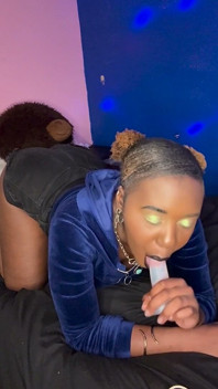 Alliyah Alecia Dildo Yarağını Emiyor