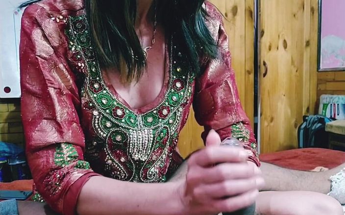 Bolly Karma: Versaute MILF verbringt wochenende mit stiefsohn