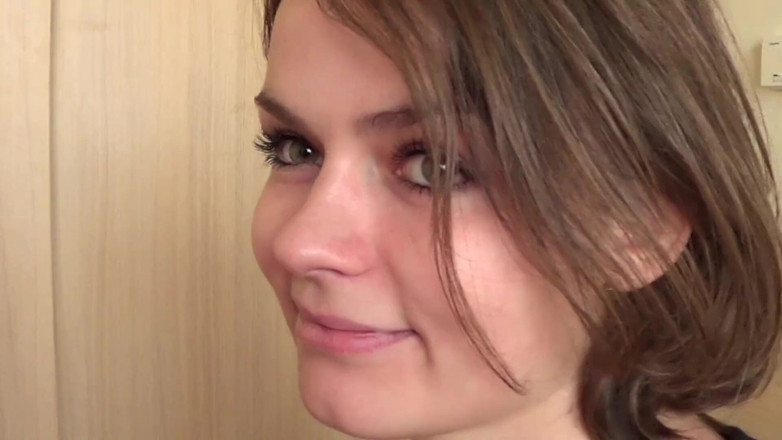 Lethal Teens: La ragazza carina usa un grosso cazzo nel culo