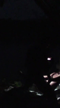 Dietro le quinte! Ahanu Reed e Matt Bishop vengono mangiati da bug mentre filma una scena!
