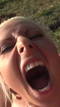 Sexo amateur y trío anal en la playa
