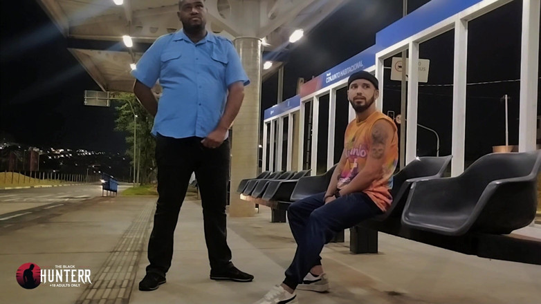 TheBlacKHunterr: Passeggiate alla fermata dell'autobus Autista e passeggero Video 1