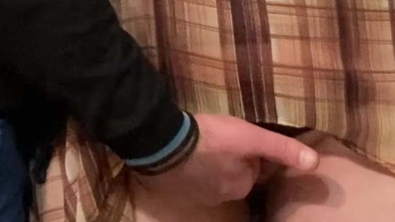 Niki studio: Lo sconosciuto ha andato troppo in là, mi ha sditalinato...