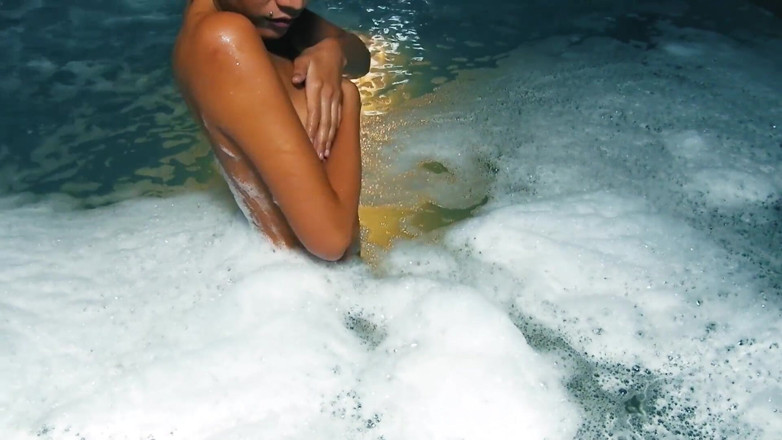 Asian Pussy Vision: Big foam bathing with an asian model