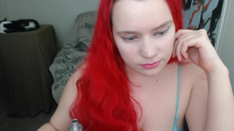 Scarlet Vixen: Fetiș cu vaping tuse