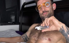 मेरे शरीर में तेल लगाना और बड़ा उड़ाना