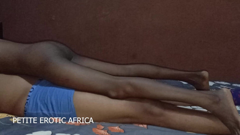 Petite Erotic Africa: Трахаю африканську тінку Аміру незручними способами в готельному номері