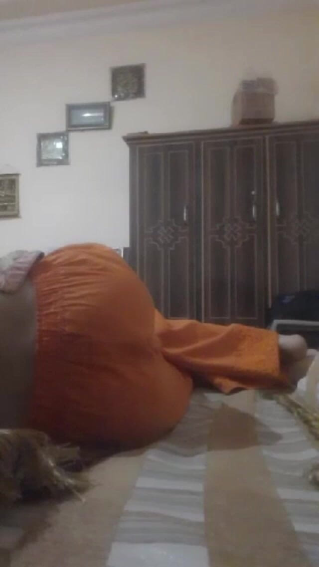 Sapnashah007: Пакистанська Патанська Дівчина В Помаранчевому Шалварі Показує Свою Дупу