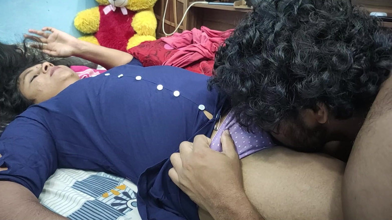 Vaishnavysharunraj: Eliminación de top azul romance caliente, loc labial, chupar y...