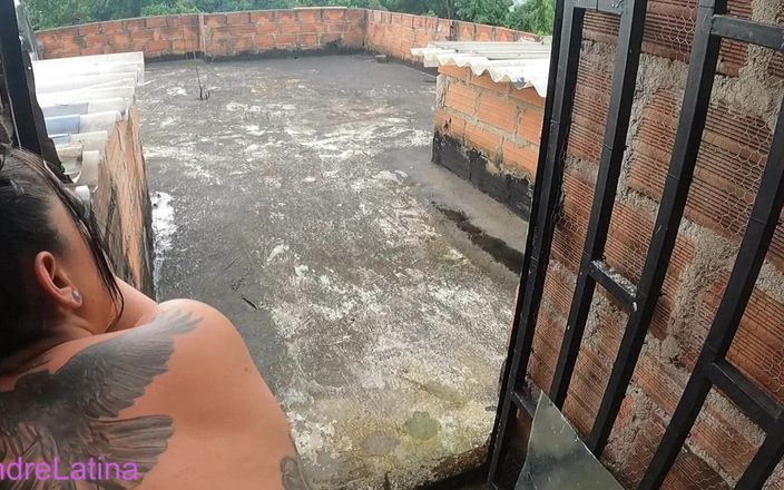 Gatita latina: Він трахає сусідку, коли її чоловік працює
