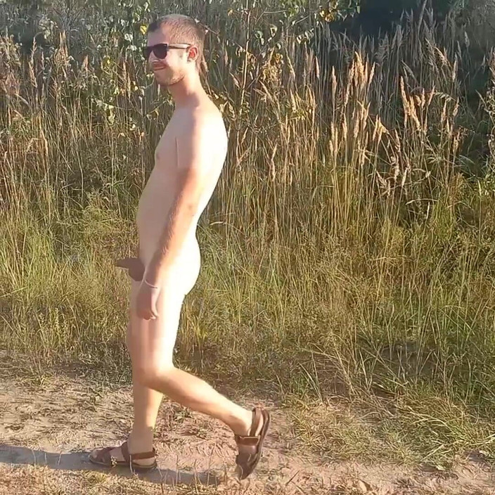 Aleks Ray: Ruské nudistické procházky v přírodě