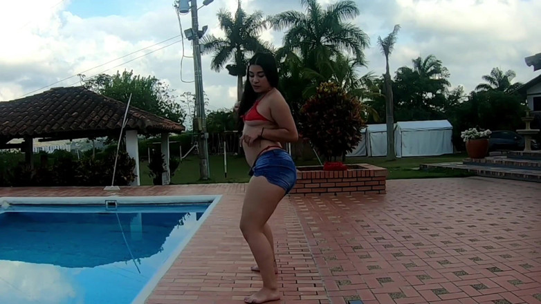 Sara films: Danza sexy con molto twerk
