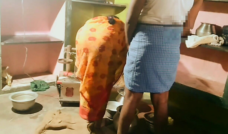 Priyanka314: 德西 - 一个丈夫在妻子做家务时做爱