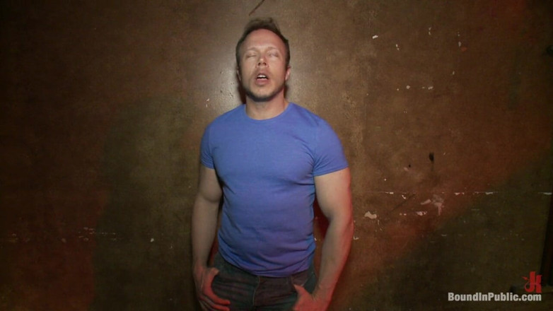 Bound in public: Futută în grup pe masa de biliard în public