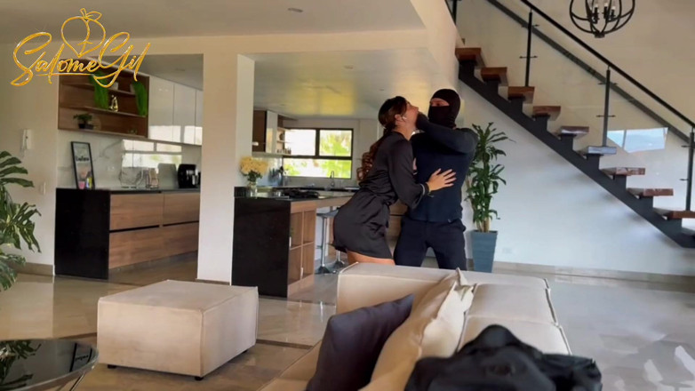 Salome Gil: Thief Gets a Jackpot!!! MILF Offered Anal Sex for Not...