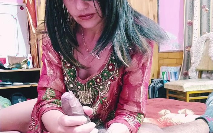 Bolly Karma: प्यारी सौतेली मम्मी और उसका सौतेला बेटा अविश्वसनीय प्यार