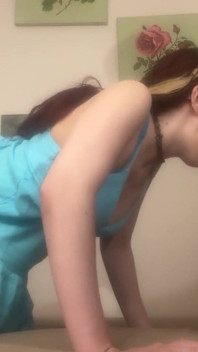 Meine heiße freundin in ihrem neuen blauen kleid gefickt