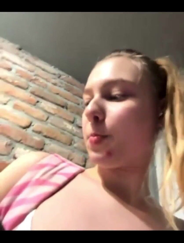 JuiceLussie: Ich habe den ersten Trainer gefickt, den ich im Fitnessstudio...
