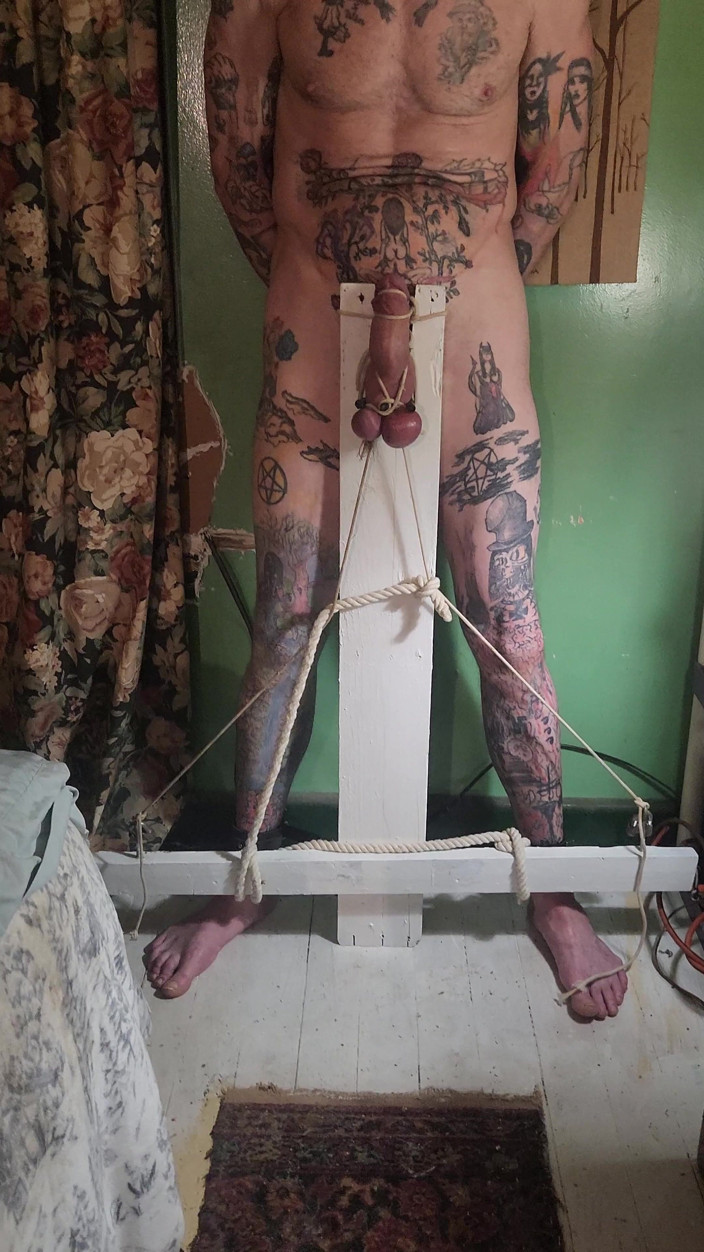 Goode Girl: Unhã1/4riges Crucifix-ballbusting