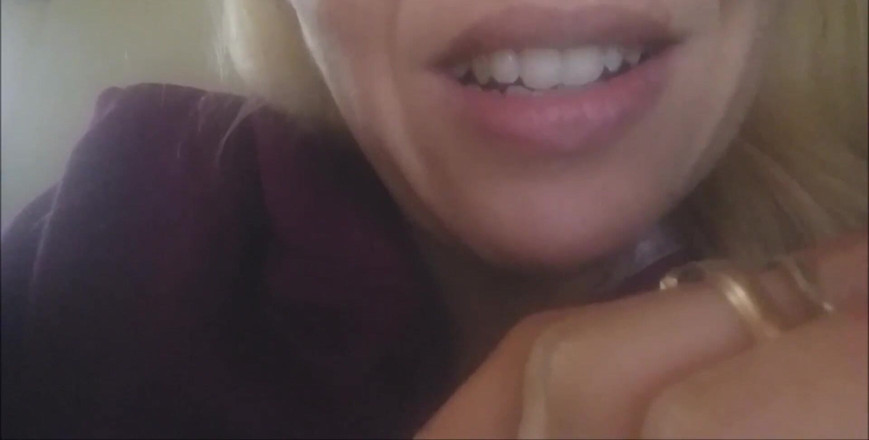 savannahamatoriale: I Found Some Dirty Toilet Pics on Your Pc, Darling...but...