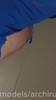 Studentka na schodech šuká do zadku a naplní ho mrdkou! Sexy veřejné šukání pohledného muže