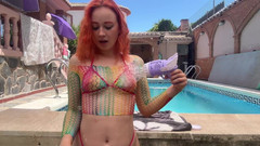 Sheryl X Sinclair: 与附近的游泳池泡泡制造商玩得开心