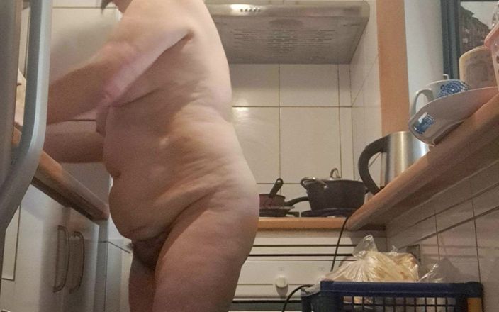 Mommy big hairy pussy: キッチンで千の掃除