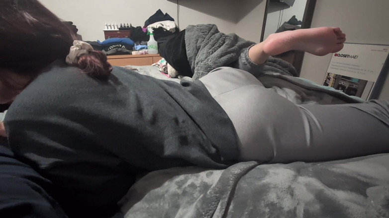 Mimiandevan: Joacă cu picioarele soției în timpul muii cu vedere la persoana 1