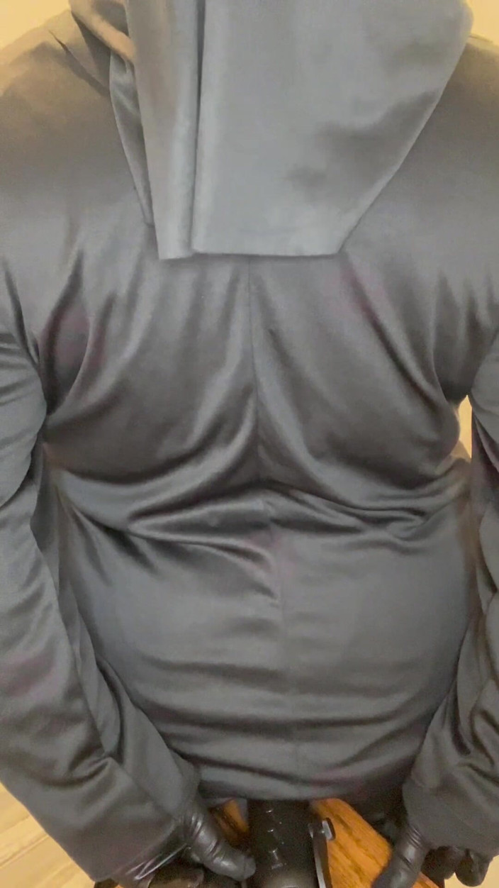 Anye Meshell: Wielki tyłek zakonnicy grzeszy z mikrofonem Asmr!