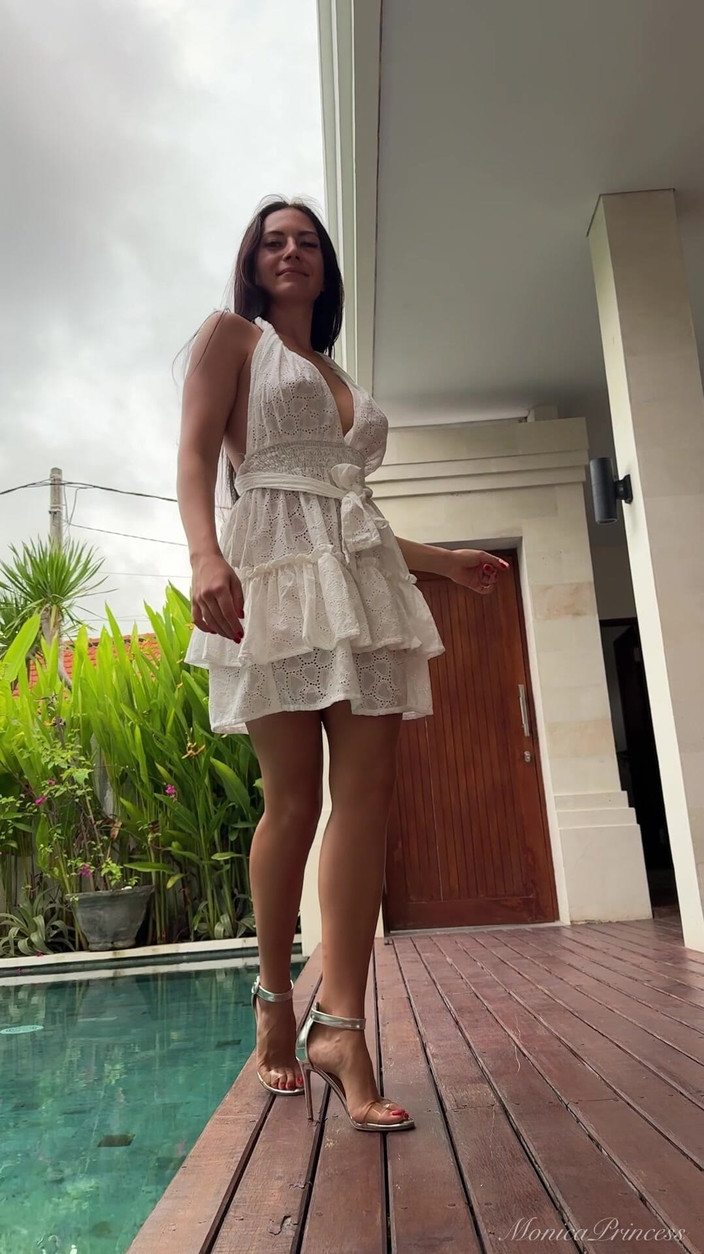 Princess Monica: Tachinare brunetă sexy: picioare, tocuri și obraznice