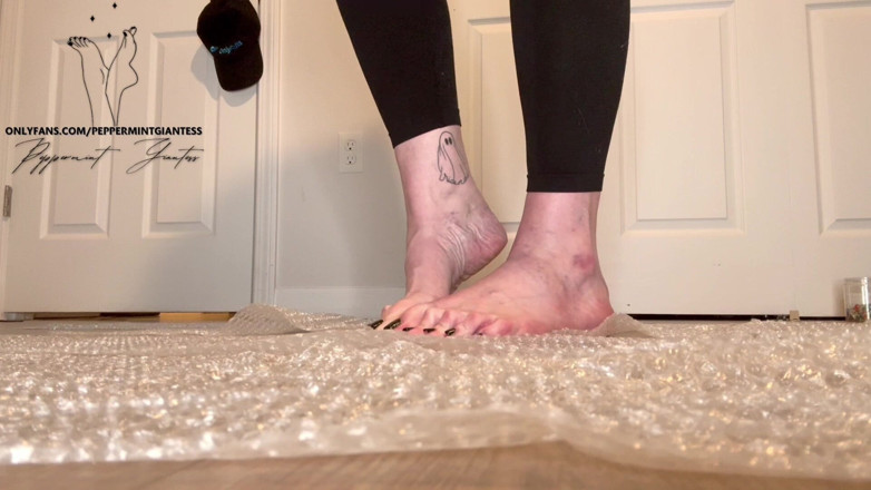 Peppermint Giantess: Dea scoppiante avvolta dalla bolla taglia 16 piedi