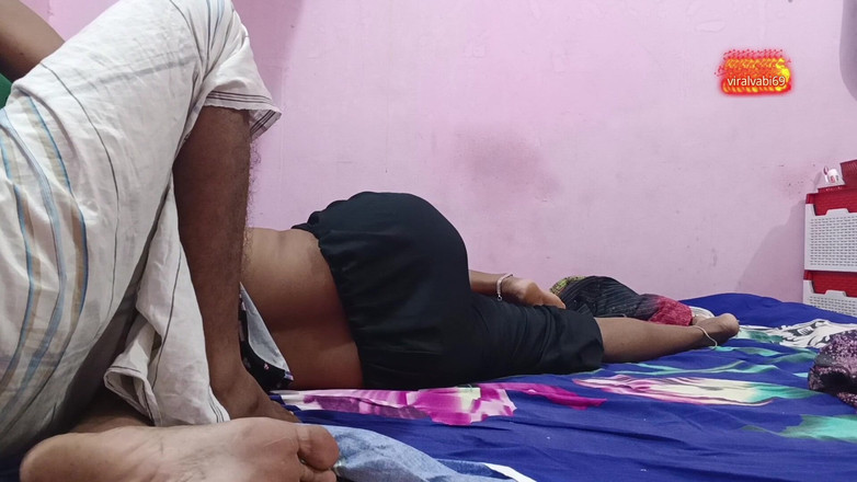 deshivairalvabi: Saya menenangkan adik ipar saya. Adik ipar saya berkongkek dengan...