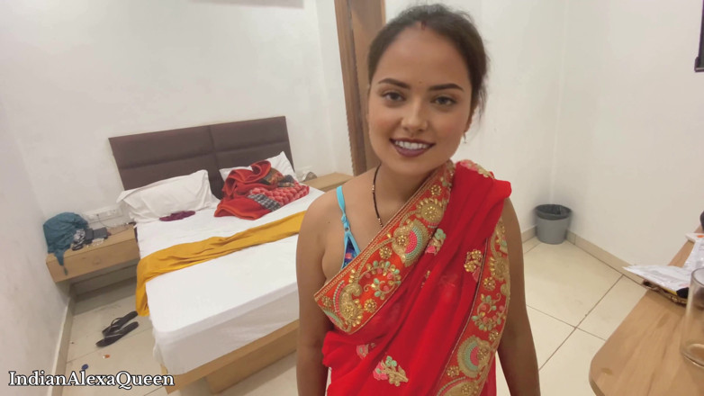 IndianAlexaQueen: Me estaba cambiando el vestido y mi hermanastro me miraba...