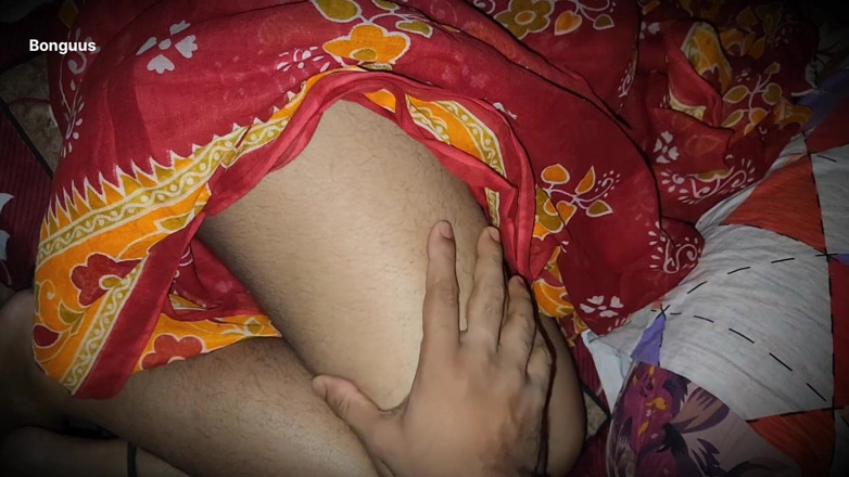 Riya Bonguus: Indiana tia fodendo à noite quando ela está sozinha em casa