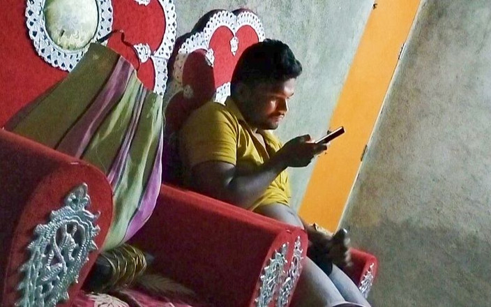 Xtremee: 포르노를 보고 있는 인도 인도 마을 소년과 큰 요리사의 자정 자위