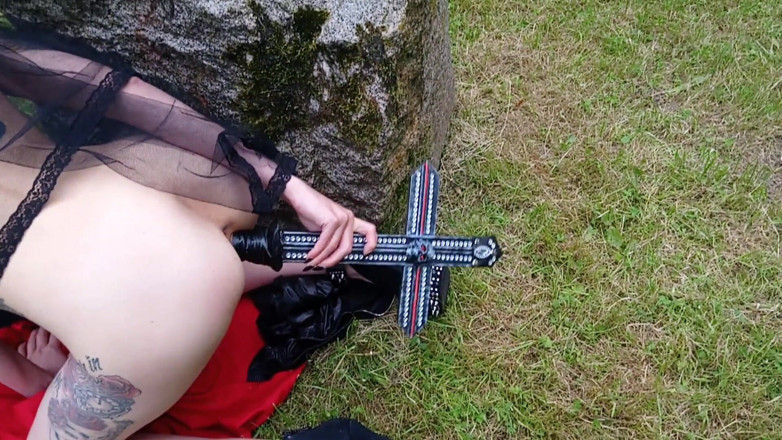 Lucy Ravenblood: Pussy masturbation and anal at the cemetary